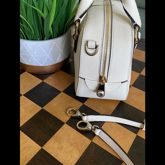 Henri Bendel Crossbody Bag - Picture 4 of 4